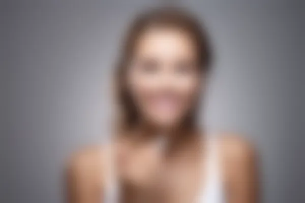 烤瓷牙在磨牙过程中为何会感到小疼痛？导致这种疼痛的原因是什么？