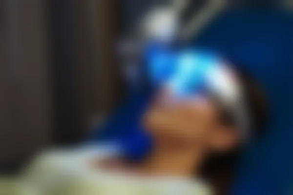 昆明普瑞眼科医院白内障多少钱，门店地址/联系方式/营业时间一打尽，价格表也一并呈现